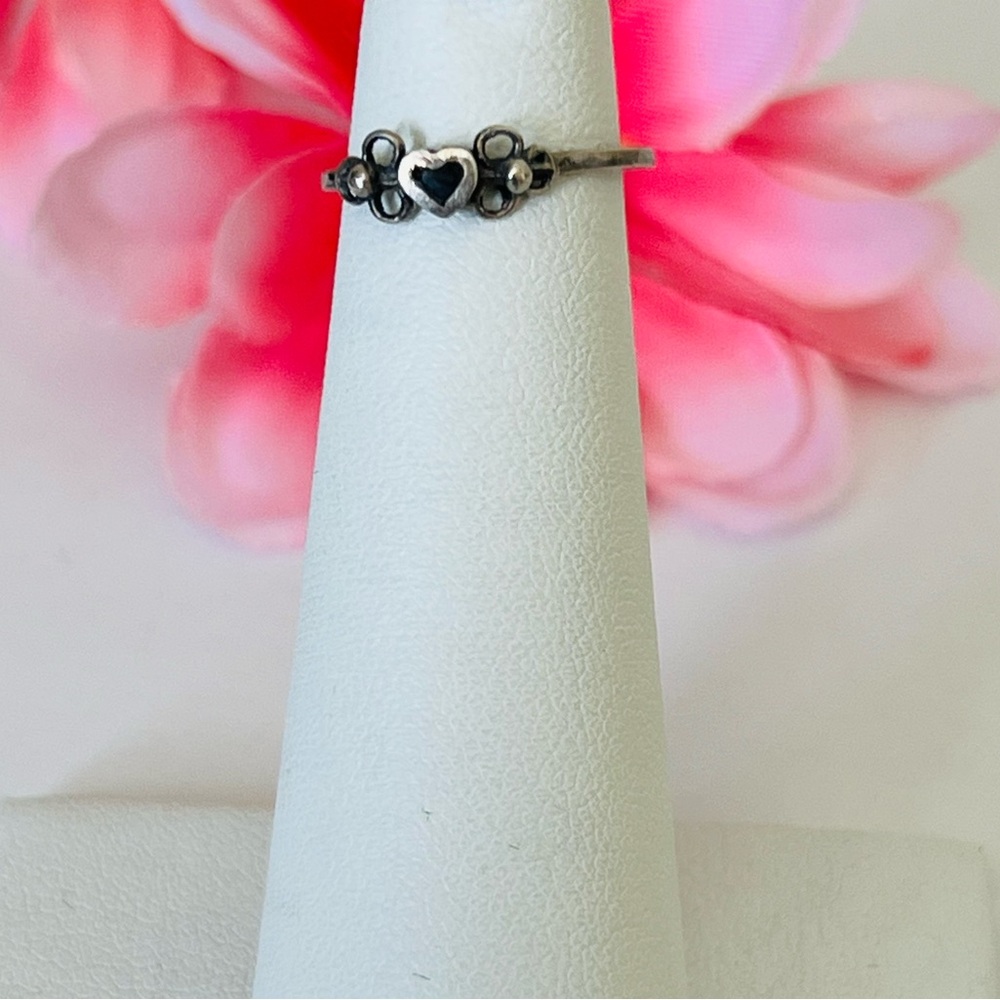 Vintage Silver Heart pinky Ring size 2.5